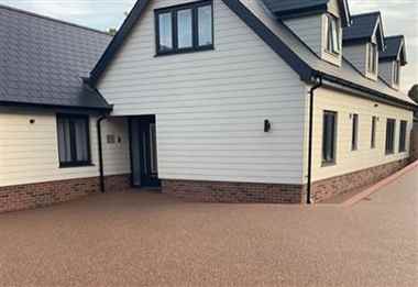 Design in a resin-bound driveway